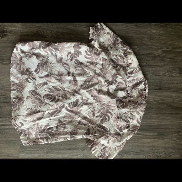 H&M Men’s button down floral Hawaiian casual spring Break vacation shirt. Large - Picture 4 of 6